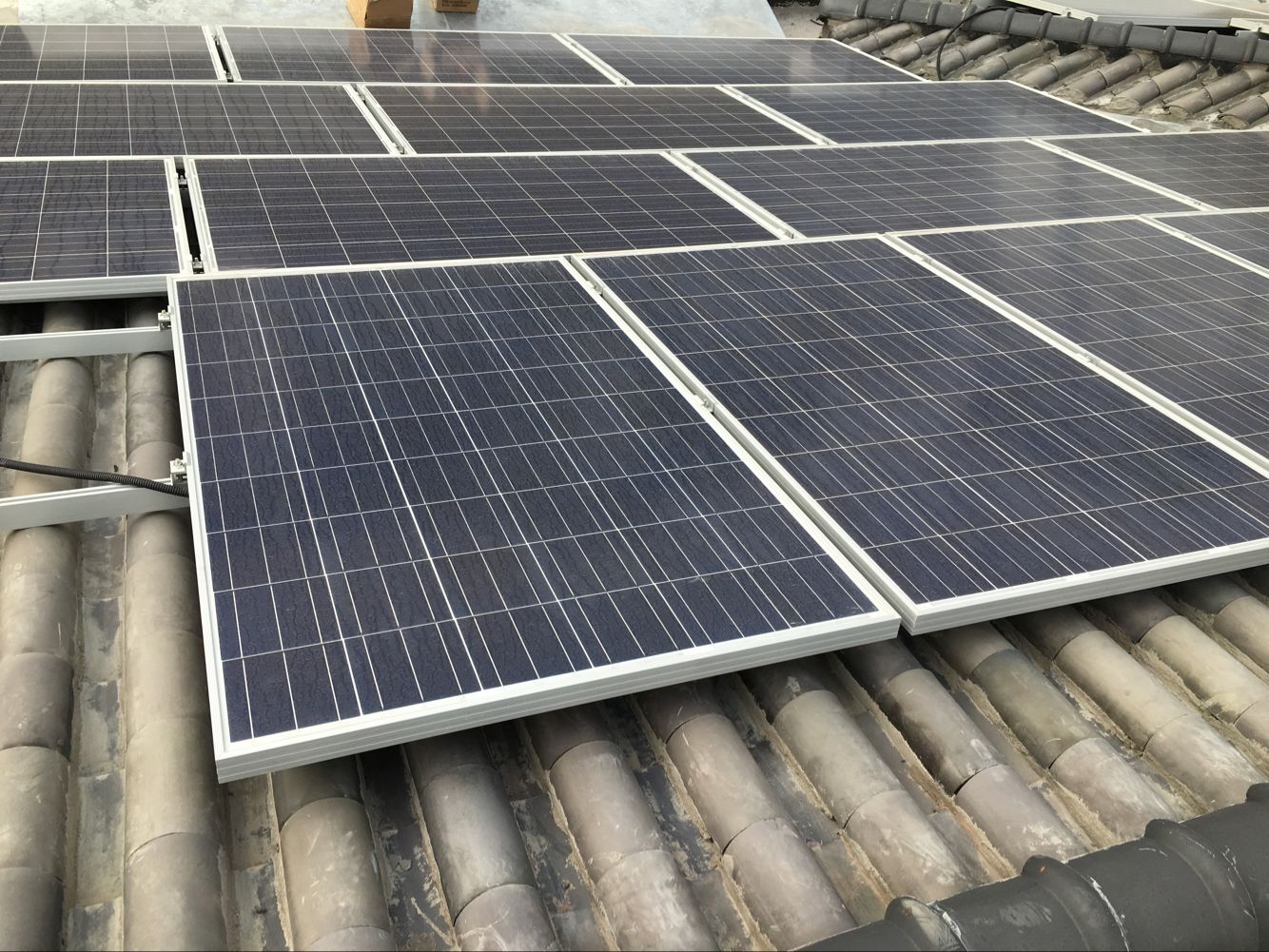 戶用光伏電站出現電網電壓不穩怎么辦?(圖1) 光伏發電